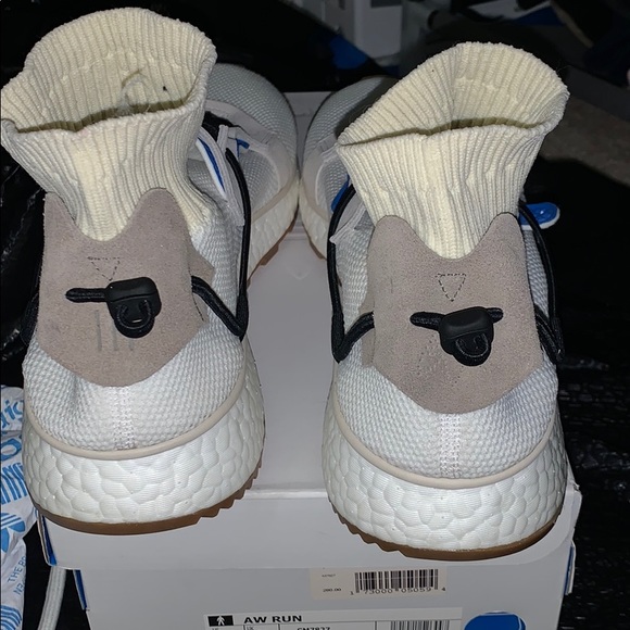 Adidas/Alexander Wang run shoe SZ. 9 - Picture 3 of 7